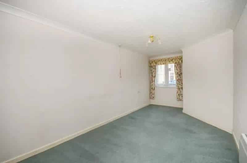 2 Bed Ground Floor Retirement Flat For Sale