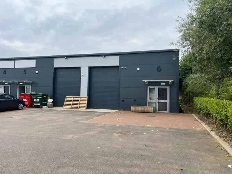 Modern Steel Portal Frame Unit To Let