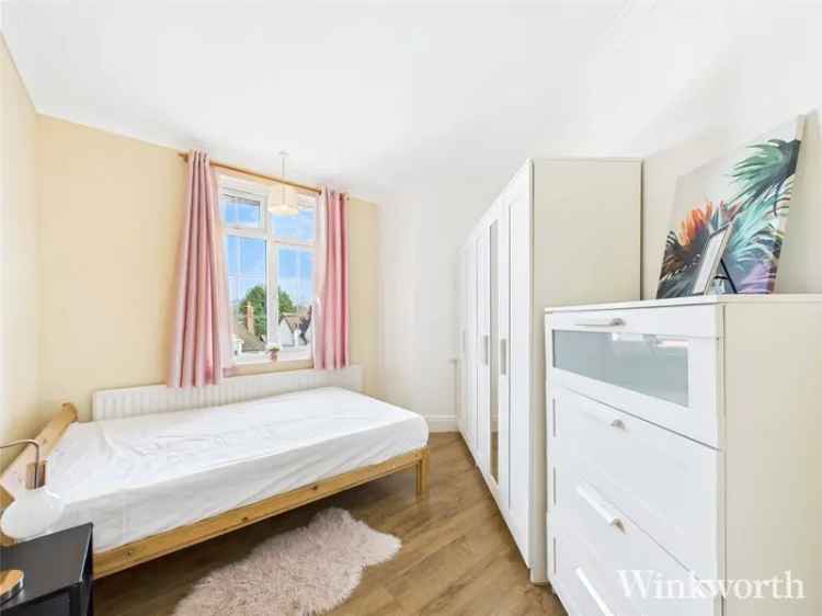 3 Bedroom Flat near Northfields Station London
