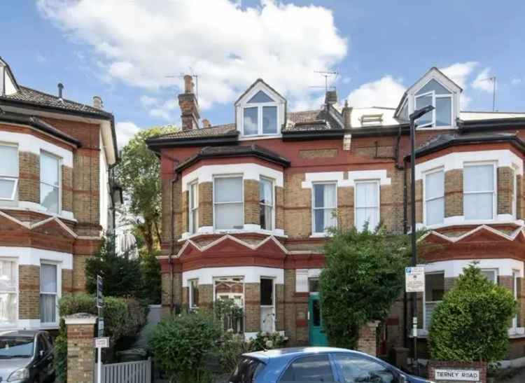 Flat For Sale in London, England