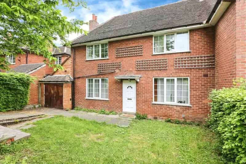 3 Bedroom Semi-Detached House for Sale in Bournville