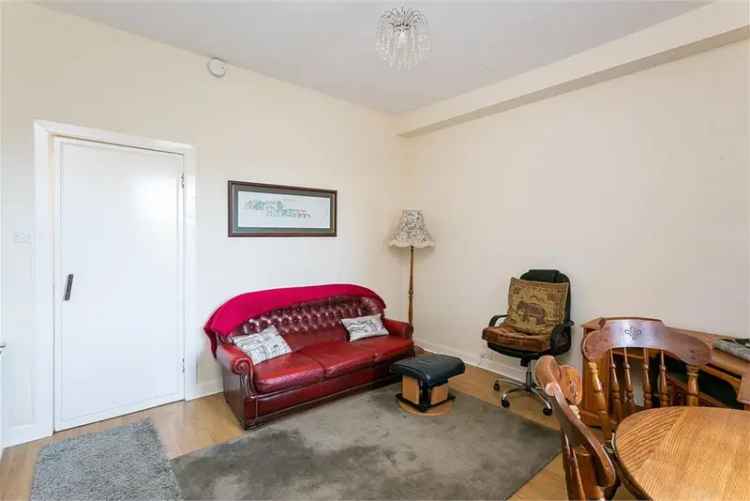 1 Bed Flat - Ground Floor with 1 Reception Room