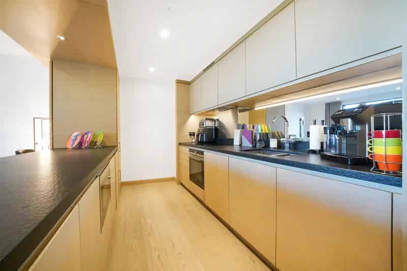 Luxury 2-Bedroom Apartment with Sky Pool Access Viaduct Gardens London