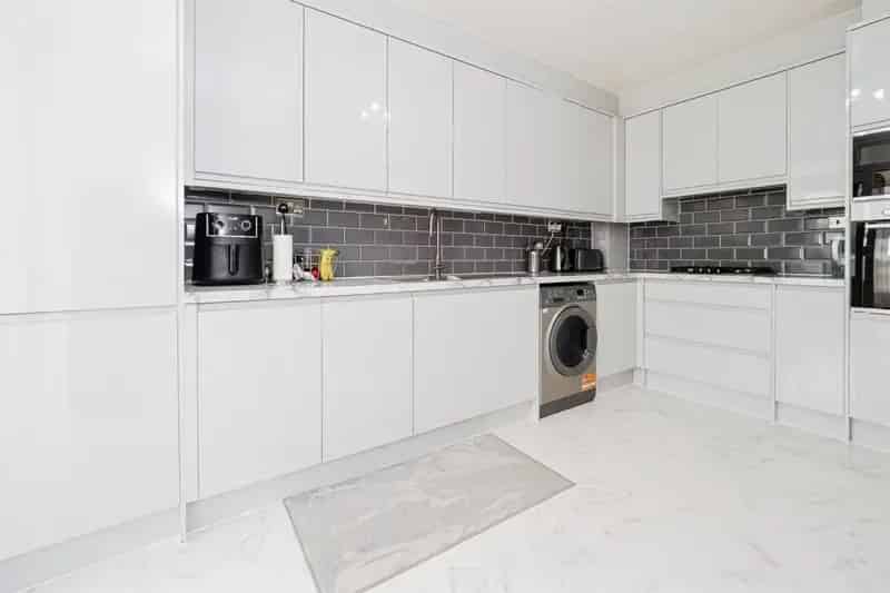 5 Bedroom Detached Chalet Bungalow Rainham