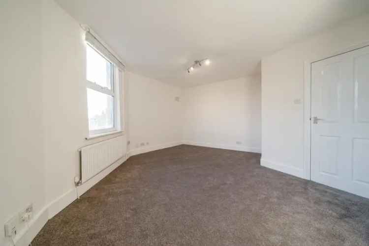 Spacious One Bedroom Flat Near South Wimbledon Tube Station