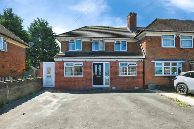 3 Bedroom Family Home Near Amenities