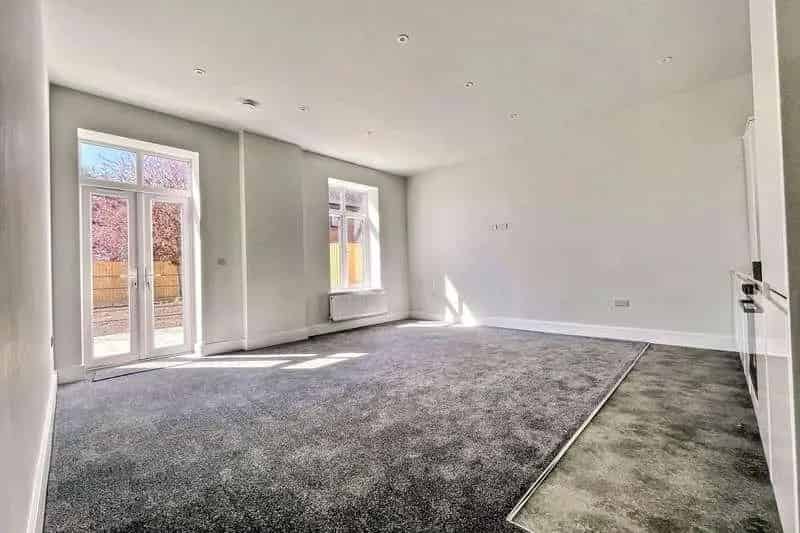 2 Bed Flat for Sale Near Beach