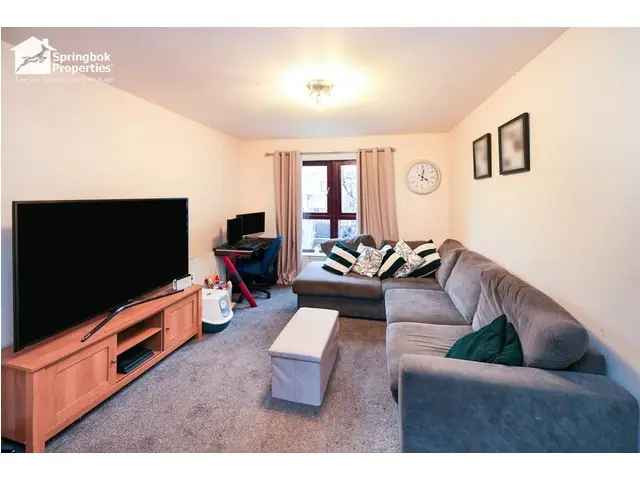 2 Bed Flat for Sale Ayr Close to Amenities and Transport
