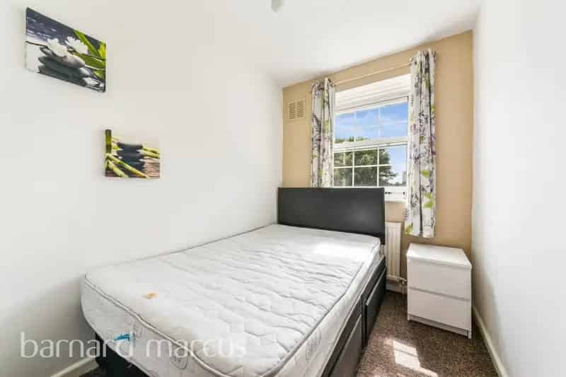 3 Double Bedroom Maisonette Clapham Newly Fitted Kitchen Balcony