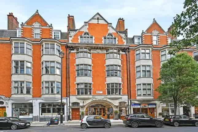 Spacious 2-Bed Flat for Sale in Marylebone Village London