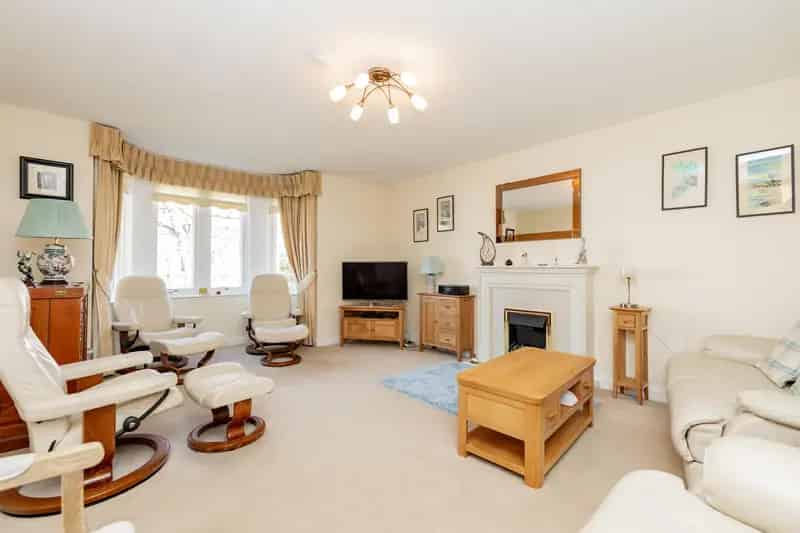 Spacious 2-Bedroom West End Apartment with Parking