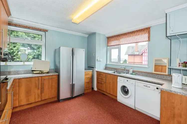 2 Bedroom Flat for Investors and Over 55s - Modernisation Needed