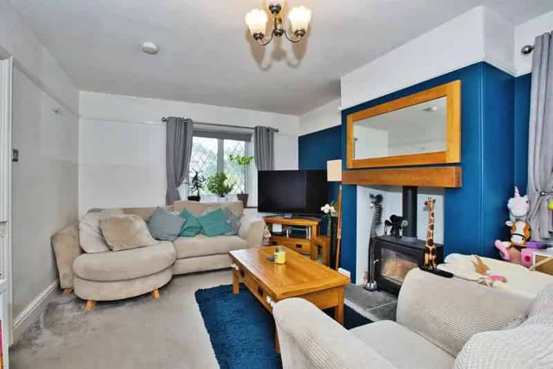 3-Bedroom House with Landscaped Garden and Summerhouse