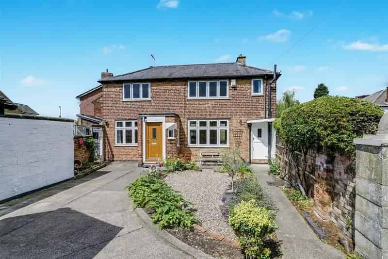 2 Bedroom Cottage For Sale - Character Property with Courtyard Garden