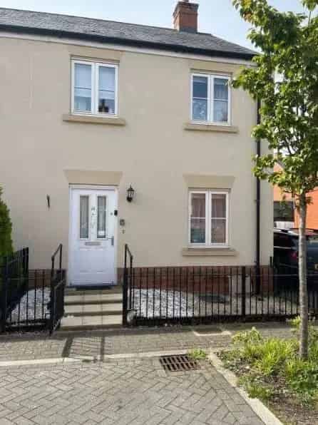 Semi Detached New Build Near Town M3 Motorway Local Schools