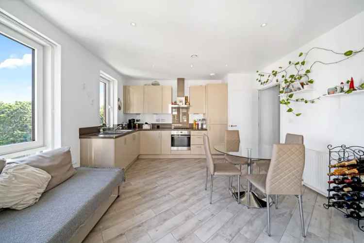 Apartment For Sale in London, England