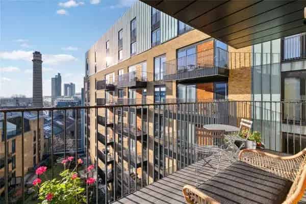 One Bedroom Apartment with Balcony and Residents Garden