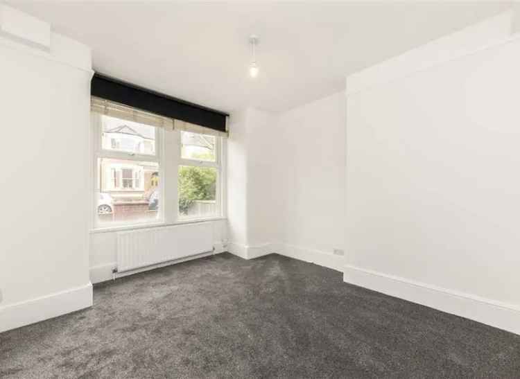 Flat For Sale in Heathwood Gardens, London, England