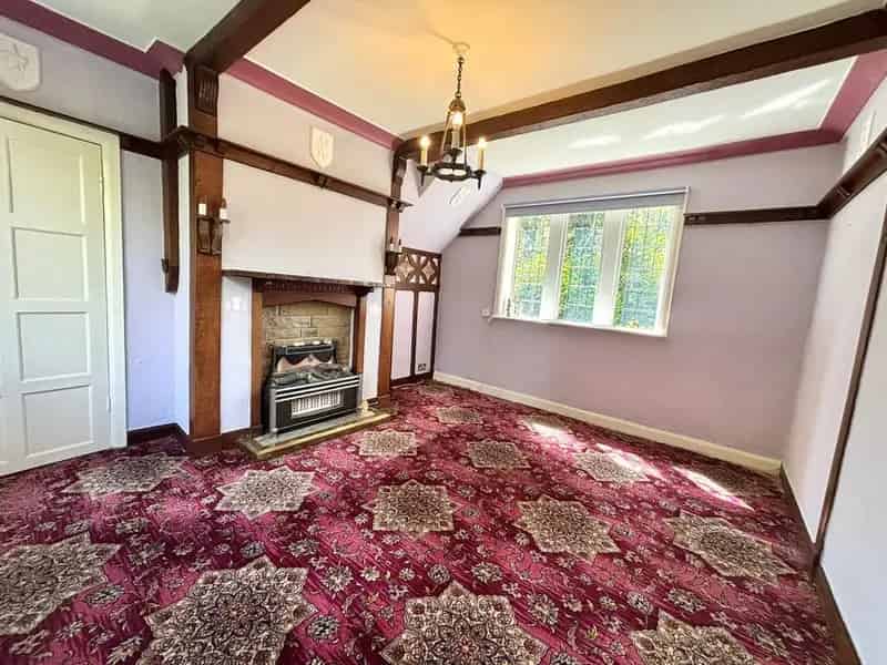 3 bedroom link detached house for sale