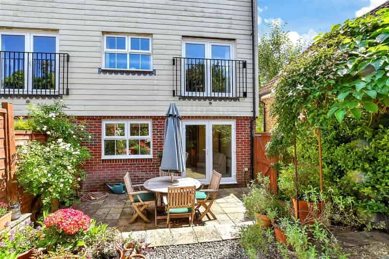 3 bedroom town house for sale