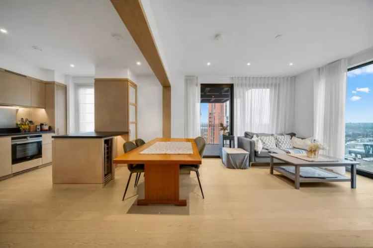 2 Bedroom Flat for Sale in Embassy Gardens