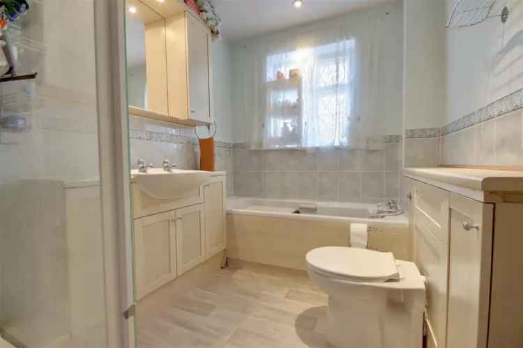 4 Bedroom End Terrace House to Rent