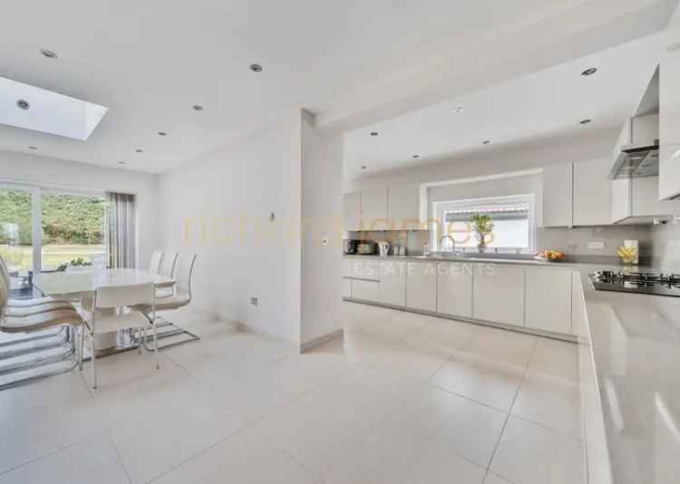 5 Bed Detached House For Sale