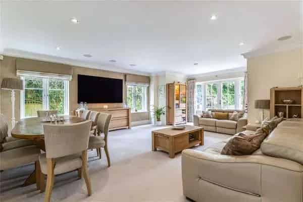 Ground Floor Apartment with Two Patios and Parking in Sunningdale