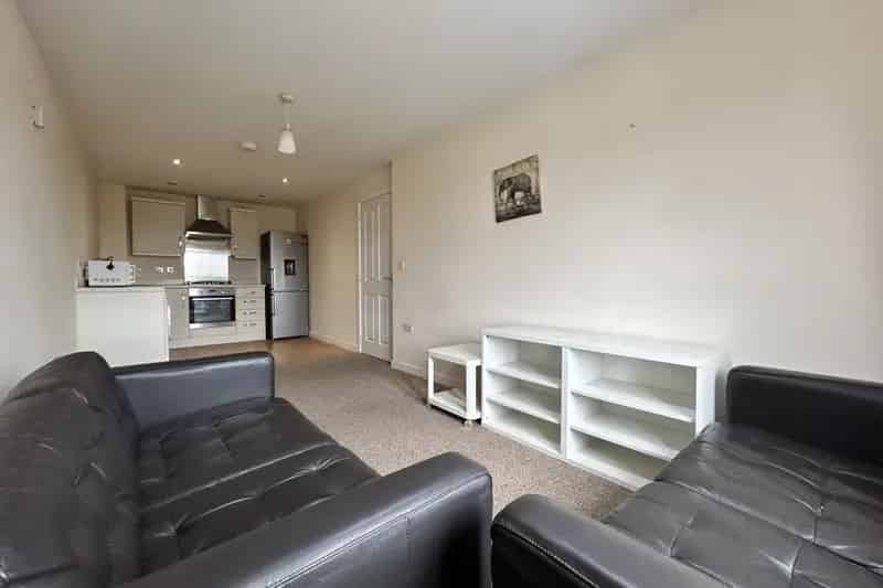 Spacious 2-Bed Flat Leicester City Centre Fully Furnished Parking Available