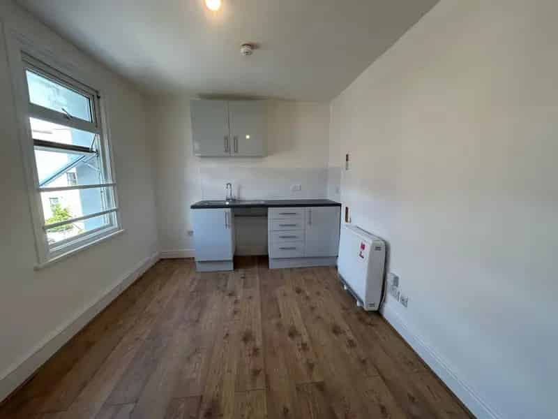 0 Bedroom Studio House to Rent All Bills Included Woolwich