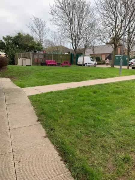 Two Bed Flat with Parking Near Station Shops and Surgery
