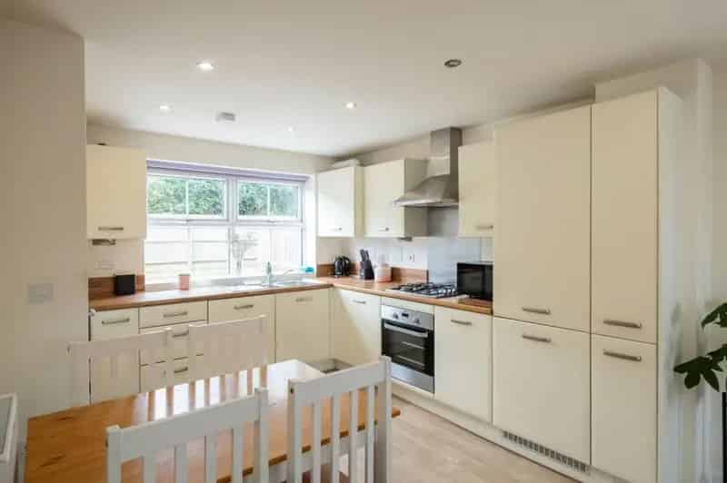 2 Bed Flat for Sale East Leake - Modern Home with Garden and Driveway
