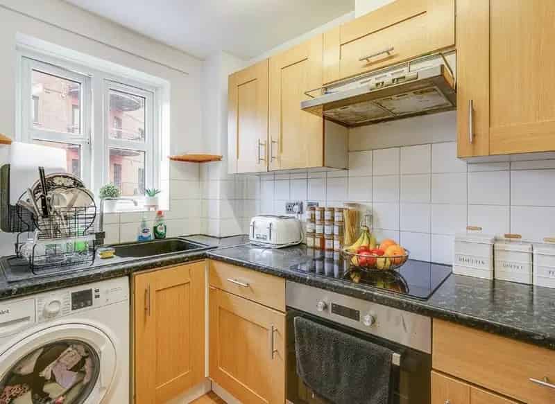 Two Bedroom Flat near Canary Wharf with Parking