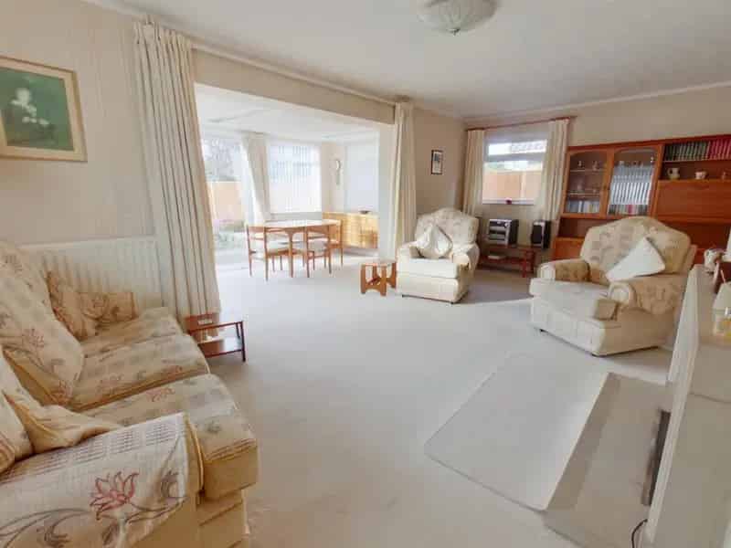 3 Bed Detached House Near Beach