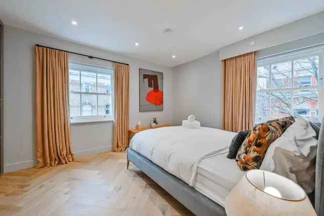 Flat to rent in Charlotte Street, Fitzrovia, London W1T