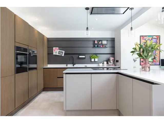 4 Bedroom Detached House for Sale in Newton Mearns