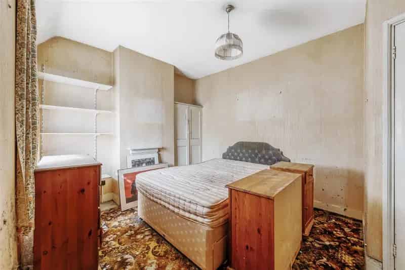 3 Bedroom House to Rent W12 - Modernisation Needed