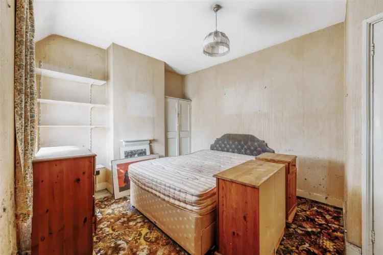3 Bedroom House to Rent W12 - Modernisation Needed
