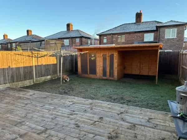 3 Bed House with Log Burner and Summer House