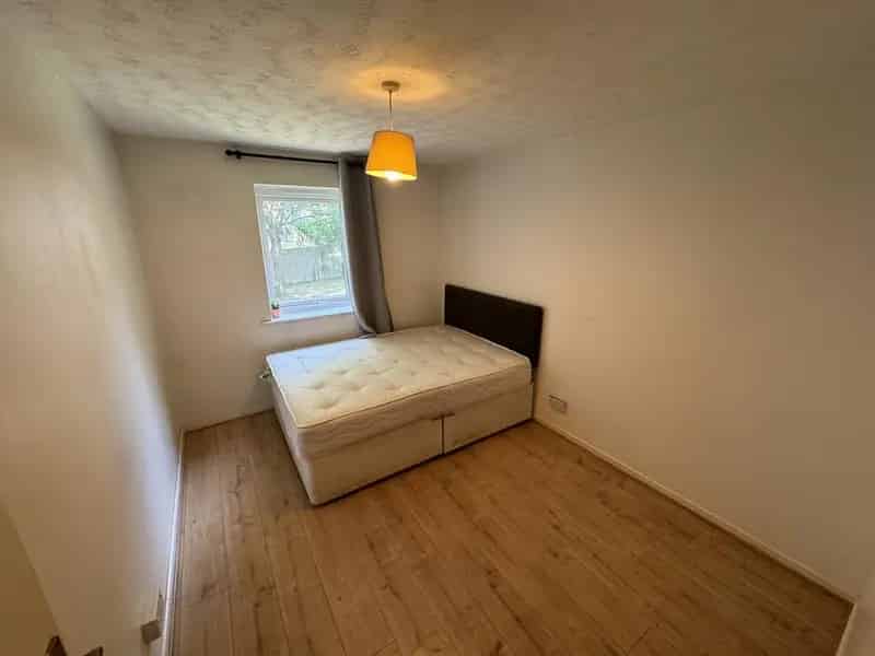 2 Bedroom Flat to Rent Near Queen Elizabeth Hospital