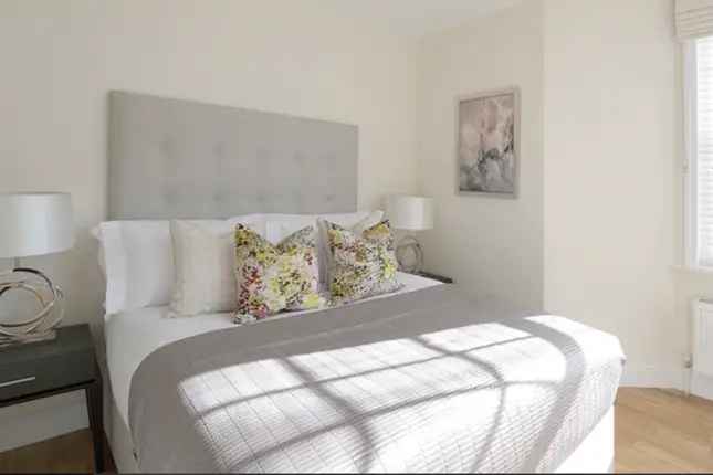 Flat to rent in Hamlet Gardens, Hammersmith W6