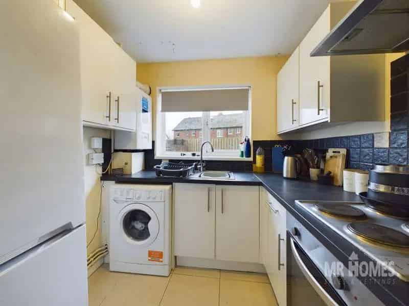 1 Bed Flat for Sale Ground Floor Modern Kitchen Shower Room Communal Gardens