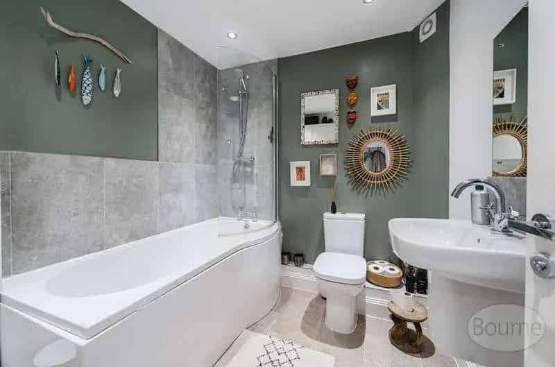 2 bed flat for sale