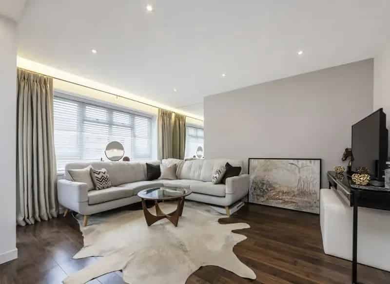 2 Bedroom Apartment with Balcony and Open-Plan Kitchen