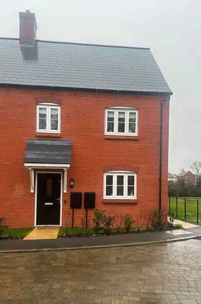 Flat For Rent in Towcester, England