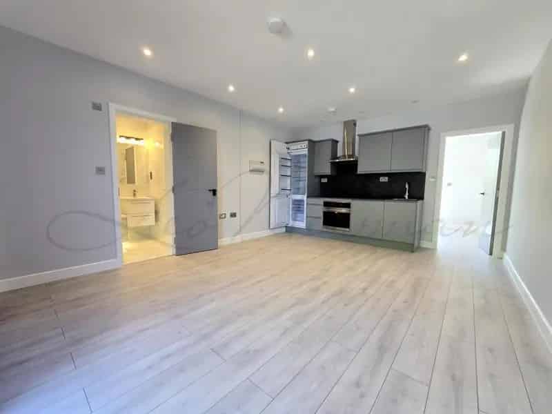 1 Bedroom Flat Woodlands Business Village Basingstoke
