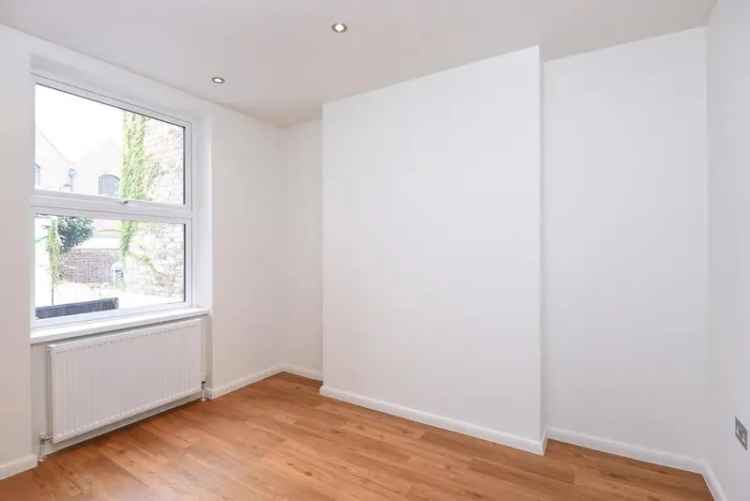 Flat For Sale in London, England