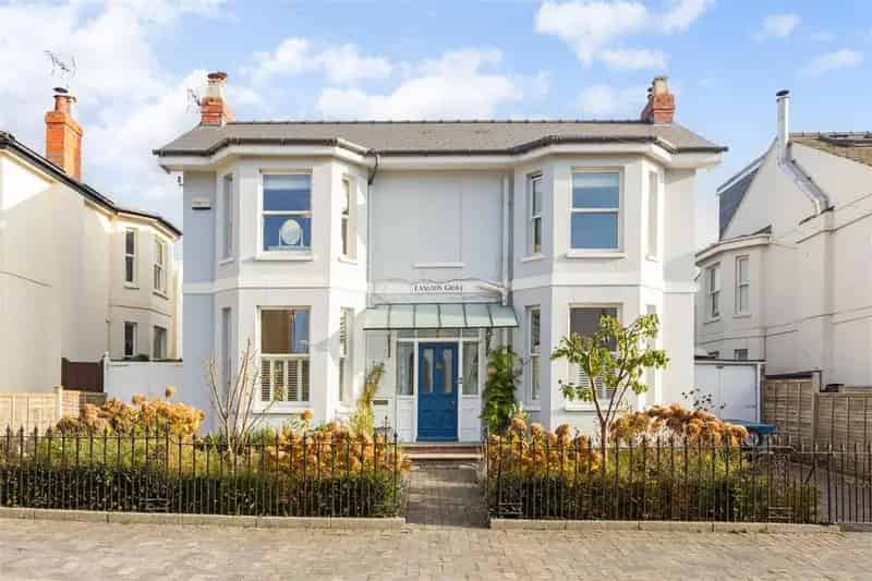 5 Bedroom House for Sale