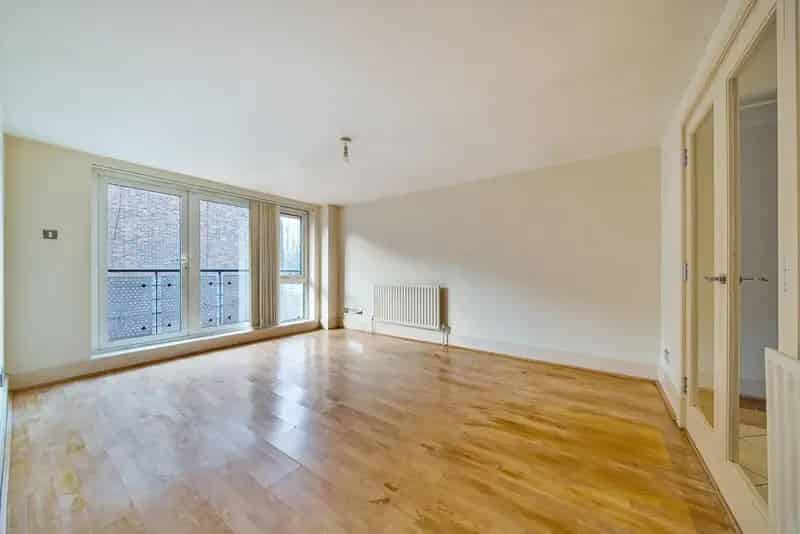 Riverside Apartment with Thames Views Two Double Bedrooms