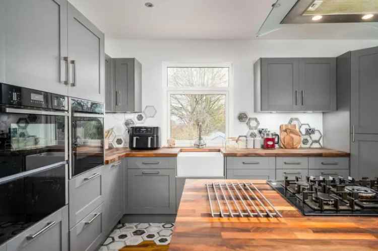 2 Bedroom Dormer Bungalow For Sale - Newly Renovated